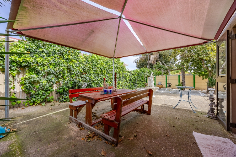 4 Bedroom Property for Sale in Oakdale Western Cape